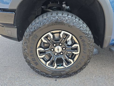 Used 2024 Chevrolet Silverado 1500 ZR2 w/ Technology Package AWD/4WD image 9