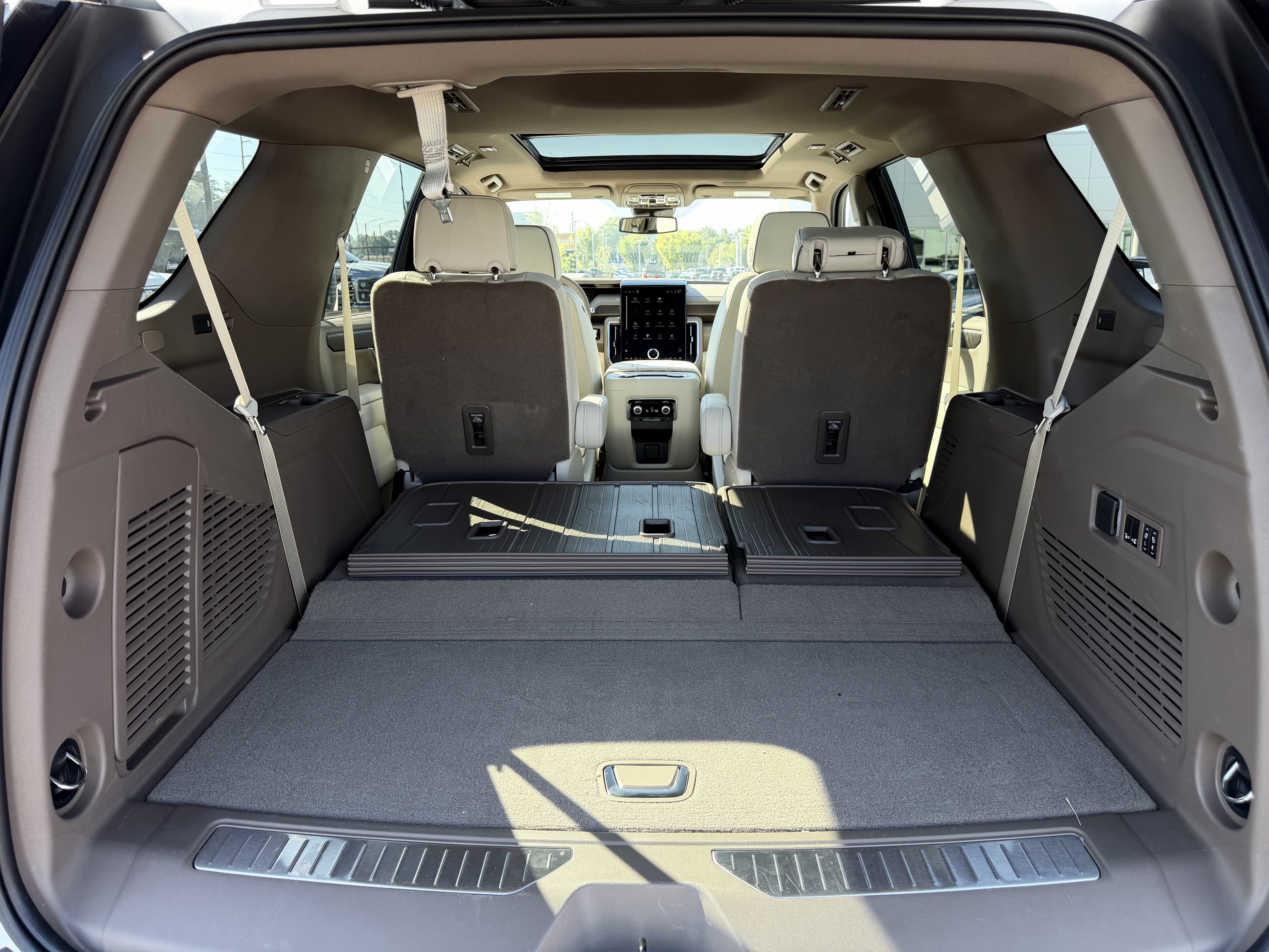 Used 2026 GMC Yukon Denali w/ Sun & Power Step Package RWD image 36