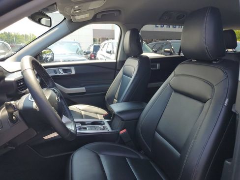 Used 2024 Ford Explorer XLT w/ Equipment Group 202A AWD/4WD image 8
