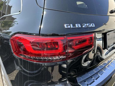 Used 2021 Mercedes-Benz GLB 250 4MATIC image 8