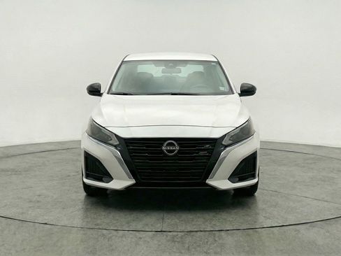 Used 2025 Nissan Altima 2.5 SV image 2