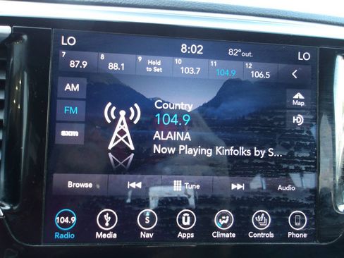 Used 2018 Chrysler Pacifica Limited FWD image 13