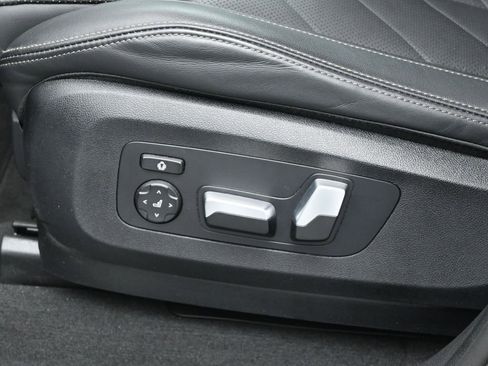 Used 2025 BMW X5 xDrive50e image 9