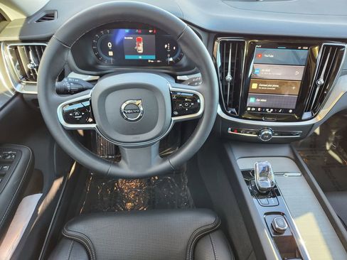 Used 2025 Volvo V60 B5 Cross Country Ultra image 2