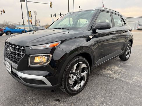 Used 2024 Hyundai Venue SEL image 4
