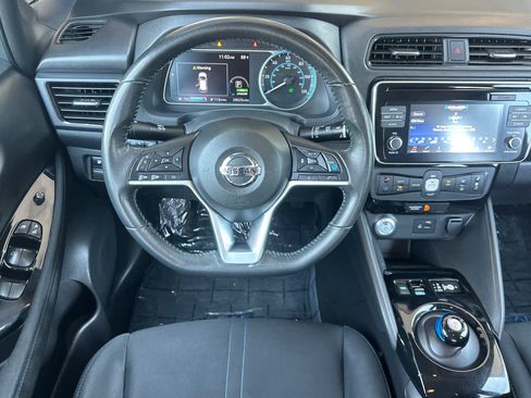 Used 2018 Nissan Leaf SV w/ SV Technology Package FWD image 14