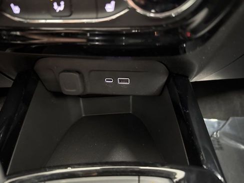 Used 2024 Chevrolet Trax LT w/ Driver Confidence Package FWD image 36