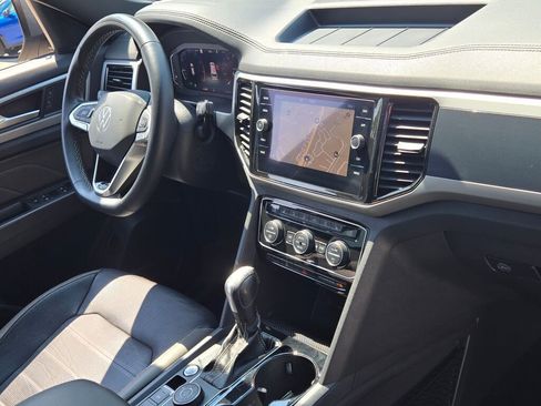 Used 2021 Volkswagen Atlas Cross Sport SEL Premium image 8