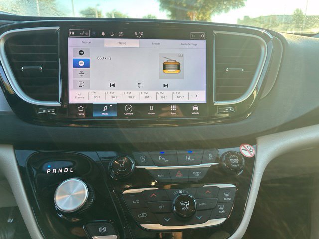 Used 2024 Chrysler Pacifica Touring-L FWD image 15