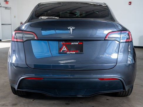 Used 2022 Tesla Model Y Long Range image 7