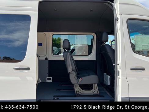 Used 2025 Mercedes-Benz Sprinter 2500 image 18