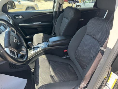 Used 2019 Dodge Journey SE w/ Connectivity Group FWD image 9