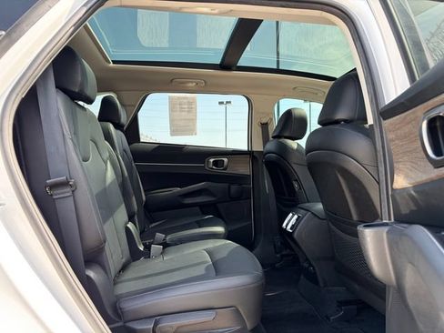 Certified 2022 Kia Sorento EX w/ Panoramic Sunroof Package FWD image 14