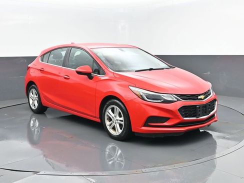 Used 2018 Chevrolet Cruze LT w/ Convenience Package image 3