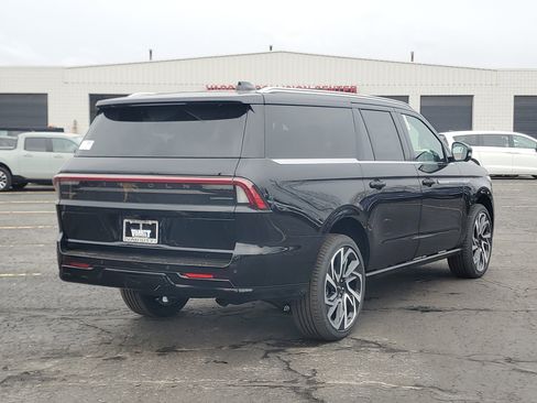 New 2026 Lincoln Navigator L Reserve image 4