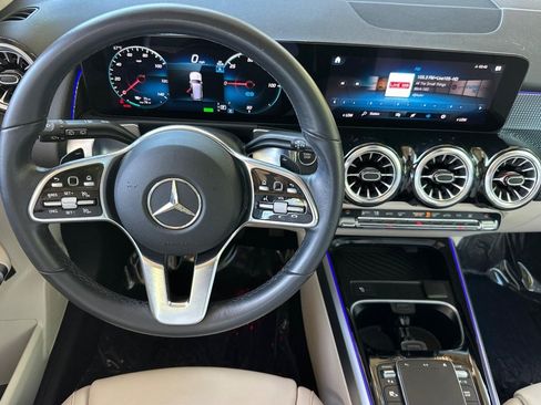 Used 2023 Mercedes-Benz EQB 300 4MATIC image 29