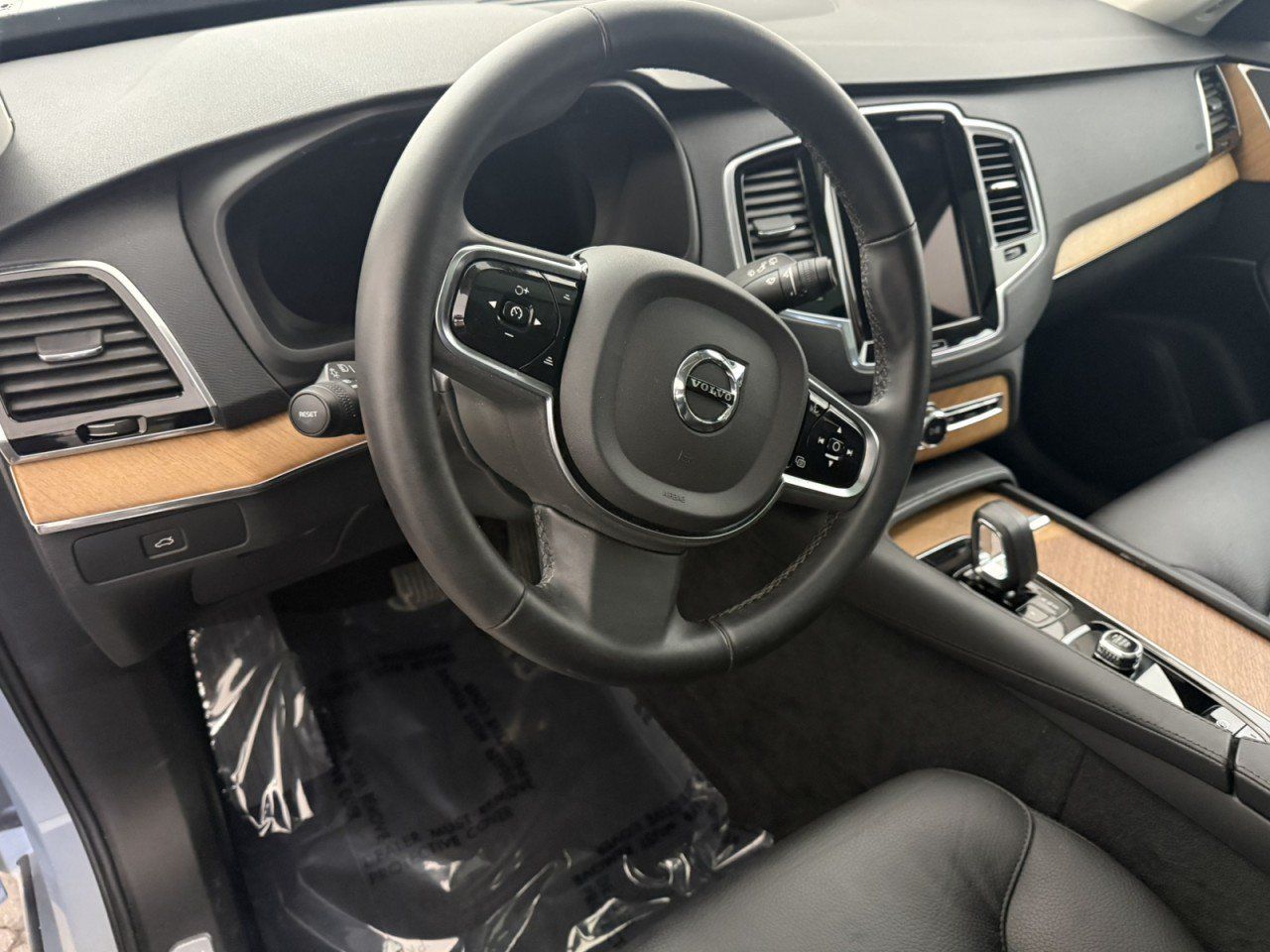 Used 2024 Volvo XC90 B6 Plus AWD/4WD image 18