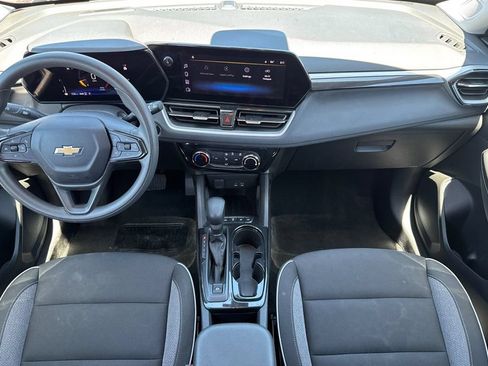 Used 2025 Chevrolet TrailBlazer LT AWD/4WD image 13