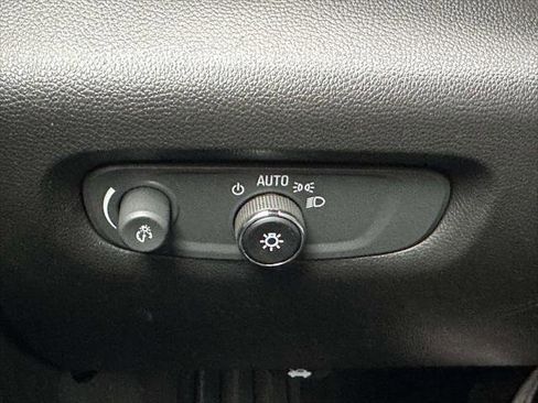 Used 2023 Chevrolet Traverse LT image 22