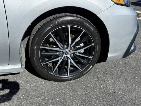 Used 2024 Toyota Camry SE image 28
