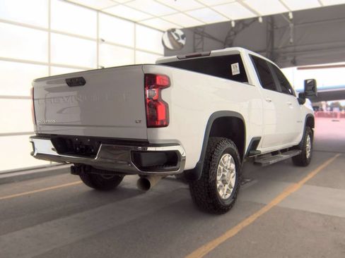 Used 2024 Chevrolet Silverado 2500 LT AWD/4WD image 4