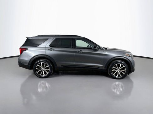Used 2025 Ford Explorer ST-Line AWD/4WD image 13