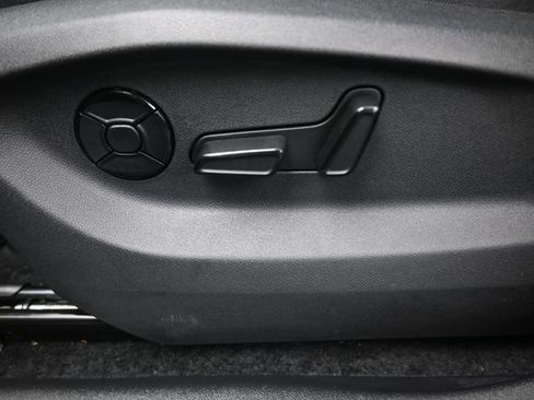 New 2026 Volkswagen Tiguan SE image 33