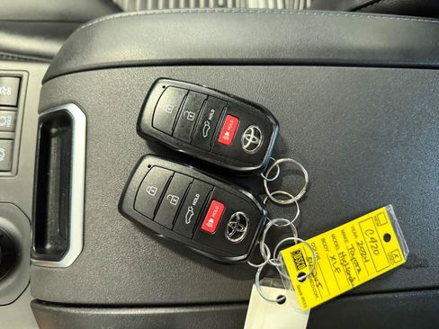 Used 2024 Toyota Highlander XSE AWD/4WD image 35