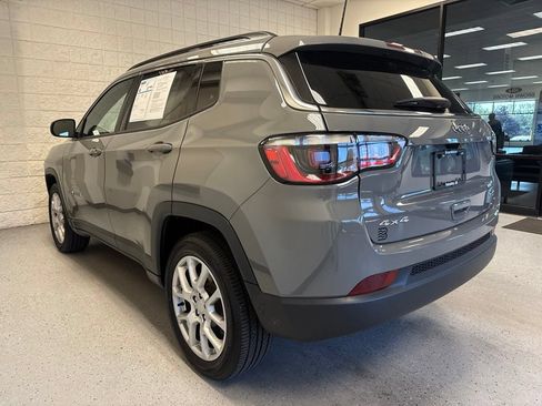 Used 2023 Jeep Compass Latitude AWD/4WD image 16