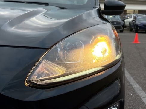 Used 2021 Ford Escape SEL image 9