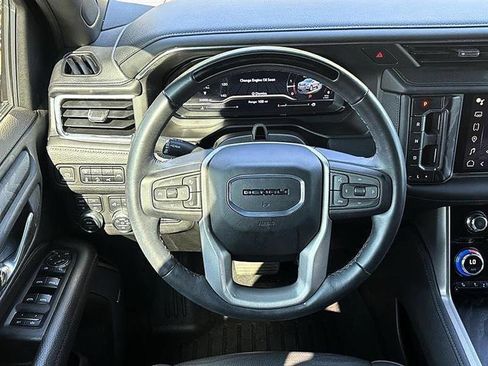 Used 2024 GMC Yukon XL Denali w/ Advanced Technology Package image 21