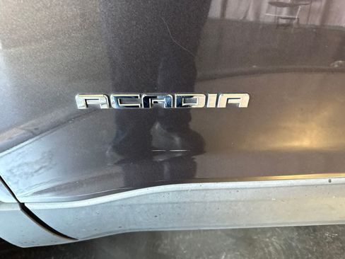 Used 2017 GMC Acadia SLE FWD image 10