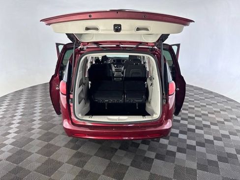 Used 2023 Chrysler Voyager LX FWD image 15