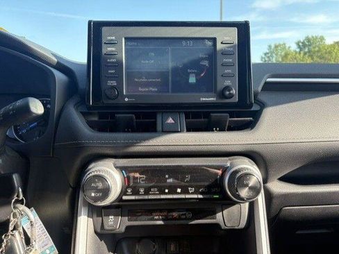 Used 2021 Toyota RAV4 LE AWD/4WD image 5
