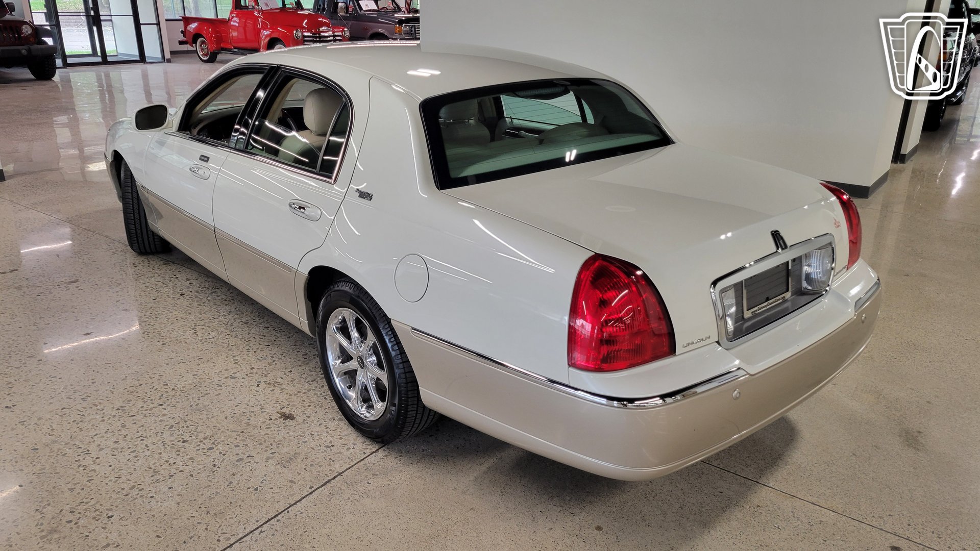Used 2005 Lincoln Town Car Signature Limited RWD image 28