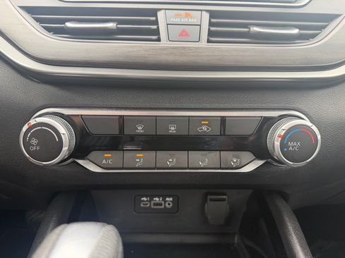 Used 2024 Nissan Altima 2.5 SV FWD image 39