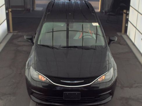 Used 2020 Chrysler Voyager Lxi FWD image 2