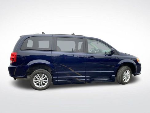 Used 2016 Dodge Grand Caravan SXT w/ UConnect Hands-Free Group image 3