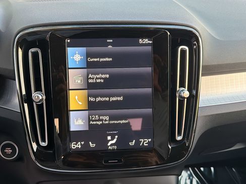 Used 2022 Volvo XC40 T5 Momentum image 29