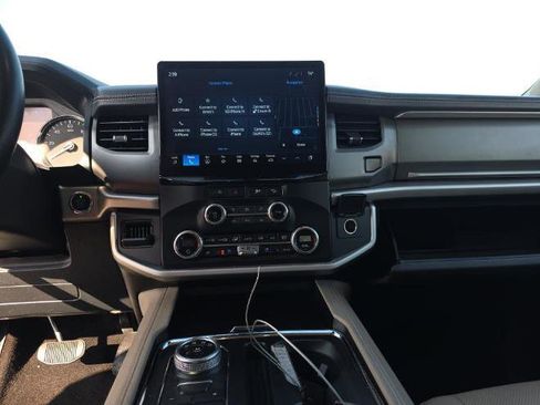 Used 2023 Ford Expedition Max XLT image 7