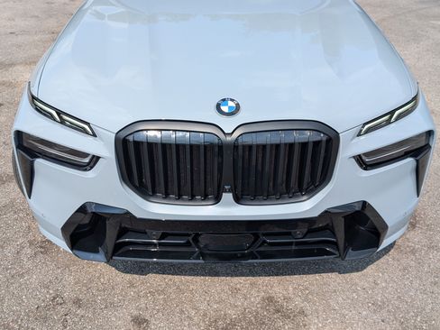 Used 2027 BMW X7 xDrive40i w/ M Sport Package AWD/4WD image 12