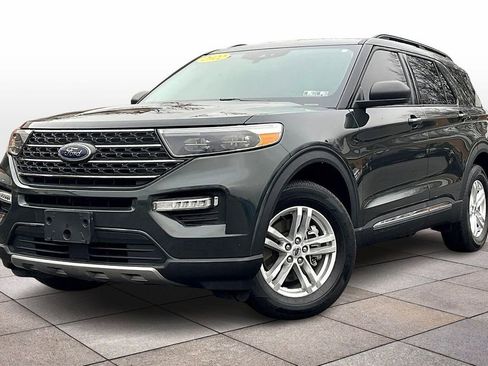 Used 2022 Ford Explorer XLT w/ Equipment Group 202A image 2