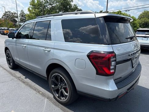 Used 2024 Ford Expedition Limited RWD image 3