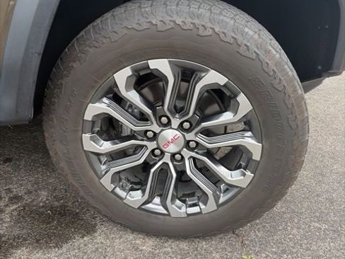 Used 2024 GMC Canyon Denali image 33