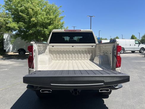 New 2026 Chevrolet Silverado 1500 Custom Trail Boss w/ LPO, Dark Essentials Package AWD/4WD image 11
