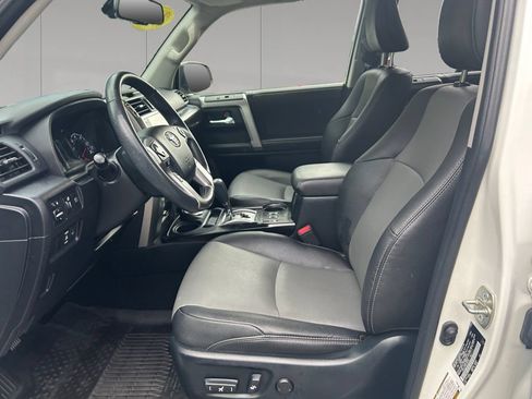 Used 2022 Toyota 4Runner SR5 Premium w/ Moonroof Package AWD/4WD image 10