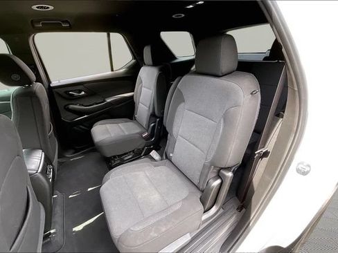 Used 2023 Chevrolet Traverse LT FWD image 16