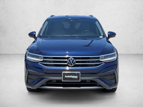 Used 2022 Volkswagen Tiguan SE FWD image 2