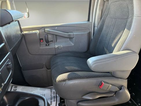 Used 2019 GMC Savana 2500 w/ Driver Convenience Package image 18