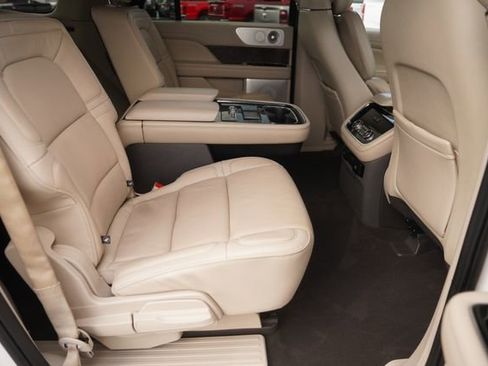 Used 2019 Lincoln Navigator L Reserve image 18